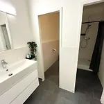 게스트하우스 D10 I Shared Bathrooms&kitchen *