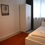 D10 I Shared Bathrooms&kitchen 게스트하우스 *