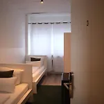 D10 I Shared Bathrooms&kitchen 게스트하우스 *