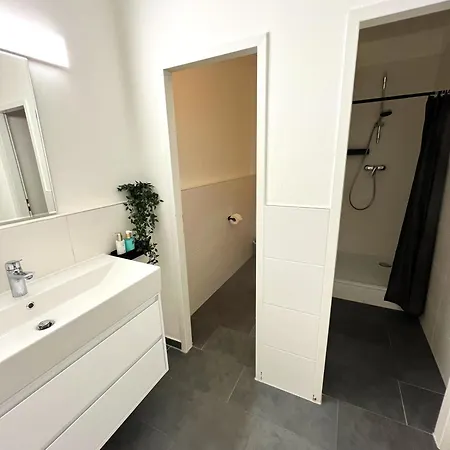 Pensionat D10 I Shared Bathrooms&kitchen *