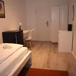 Konukevi D10 I Shared Bathrooms&kitchen Garching bei München