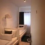 D10 I Shared Bathrooms&kitchen