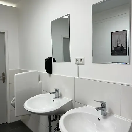 D10 I Shared Bathrooms&kitchen Гостевой дом *