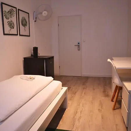 D10 I Shared Bathrooms&kitchen Гостевой дом *