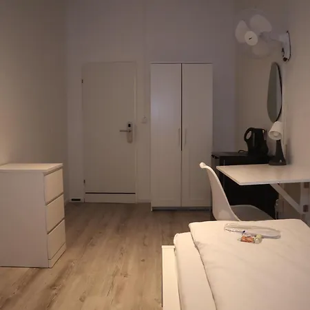 D10 I Shared Bathrooms&kitchen Гостевой дом *