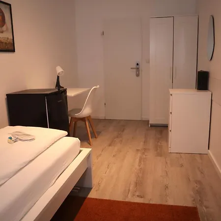 Гостевой дом D10 I Shared Bathrooms&kitchen Гархинг-бай-Мюнхен