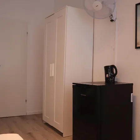 D10 I Shared Bathrooms&kitchen Гостевой дом *