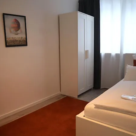 D10 I Shared Bathrooms&kitchen Гостевой дом *