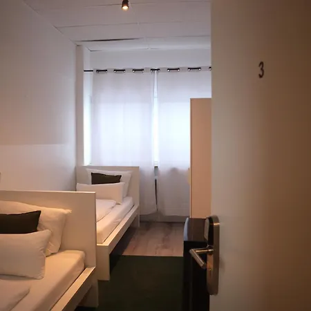 D10 I Shared Bathrooms&kitchen Гостевой дом *