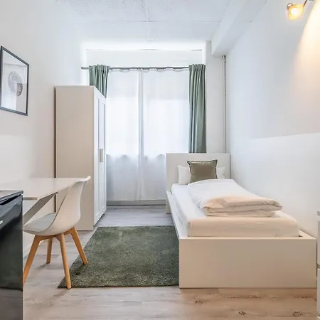 D10 I Shared Bathrooms&kitchen Гархинг-бай-Мюнхен