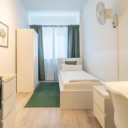 D10 I Shared Bathrooms&kitchen Гостевой дом *