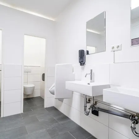 D10 I Shared Bathrooms&kitchen * Гархинг-бай-Мюнхен