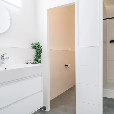 Гостевой дом D10 I Shared Bathrooms&kitchen *