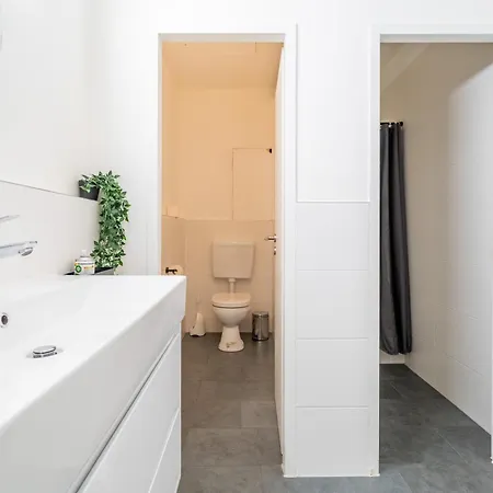 D10 I Shared Bathrooms&kitchen Гархинг-бай-Мюнхен