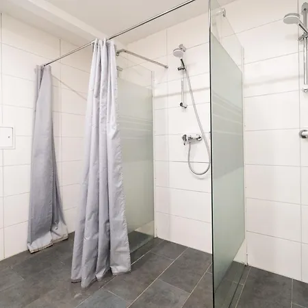 D10 I Shared Bathrooms&kitchen
